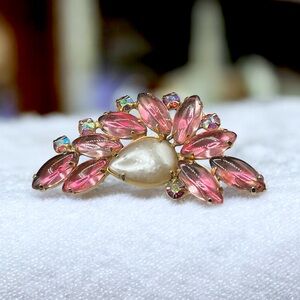 🌺Vintage Juliana Style Brooch